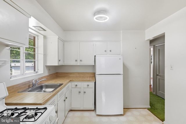 3824 LARCHWOOD RD, Falls Church, VA 22041