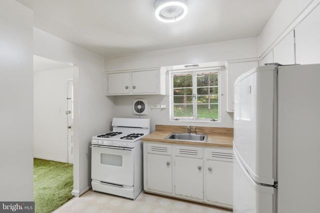 3824 LARCHWOOD RD, Falls Church, VA 22041