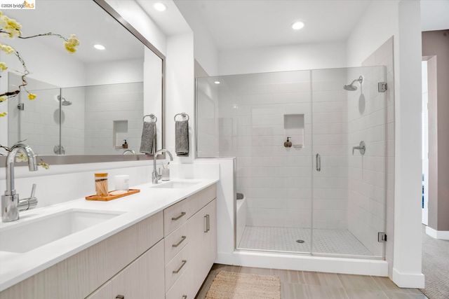 2229 Myrtle ST, Oakland, CA 94607