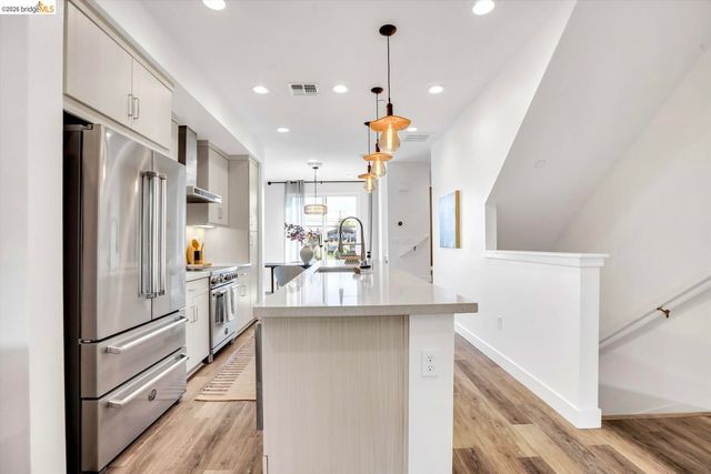 2229 Myrtle ST, Oakland, CA 94607