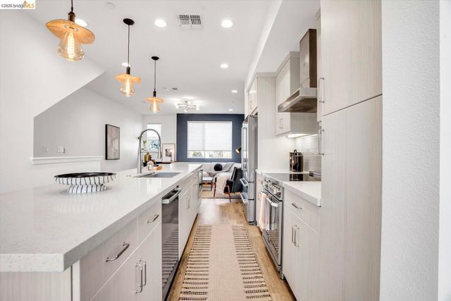 2229 Myrtle ST, Oakland, CA 94607