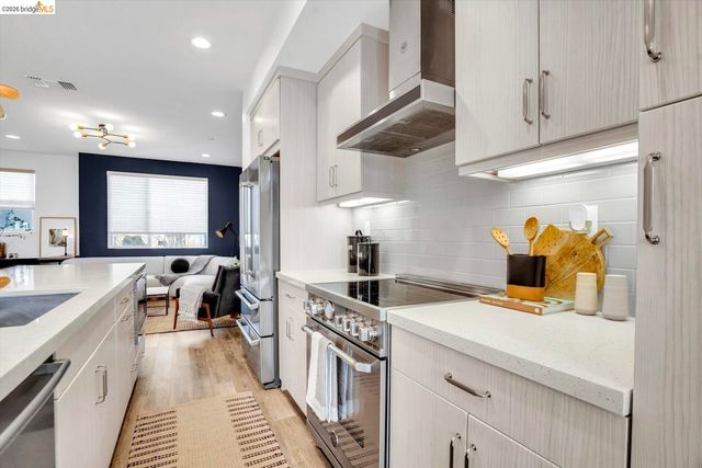 2229 Myrtle ST, Oakland, CA 94607