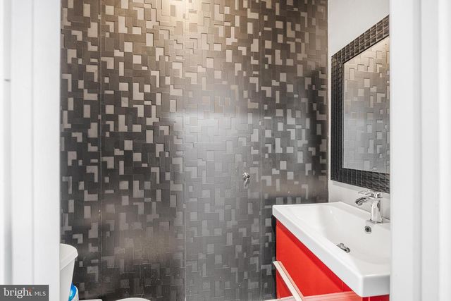 852 N 15TH ST, Philadelphia, PA 19130