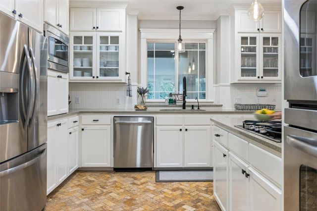 223 Twidwell, Dripping Springs, TX 78620