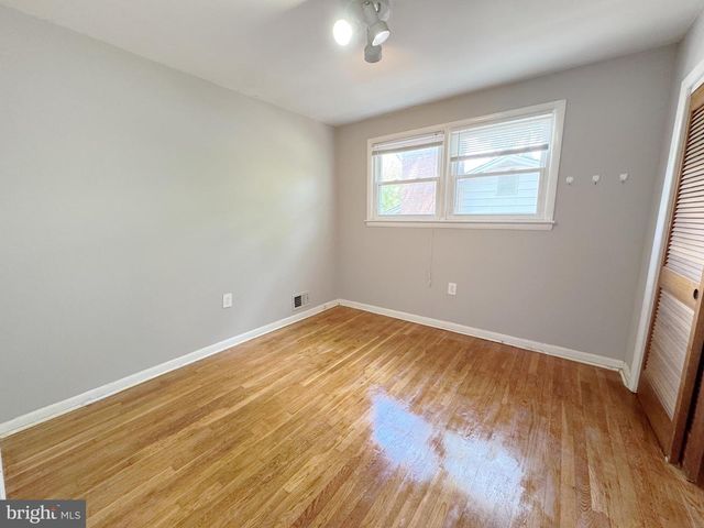 9017 SAINT ANDREWS PL, College Park, MD 20740