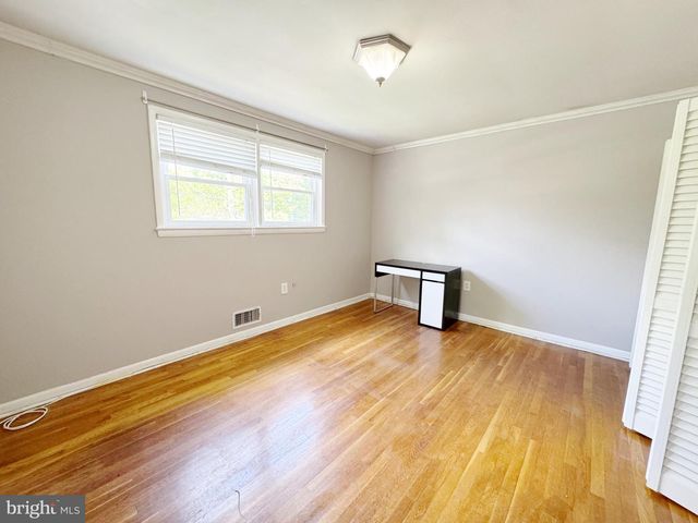 9017 SAINT ANDREWS PL, College Park, MD 20740
