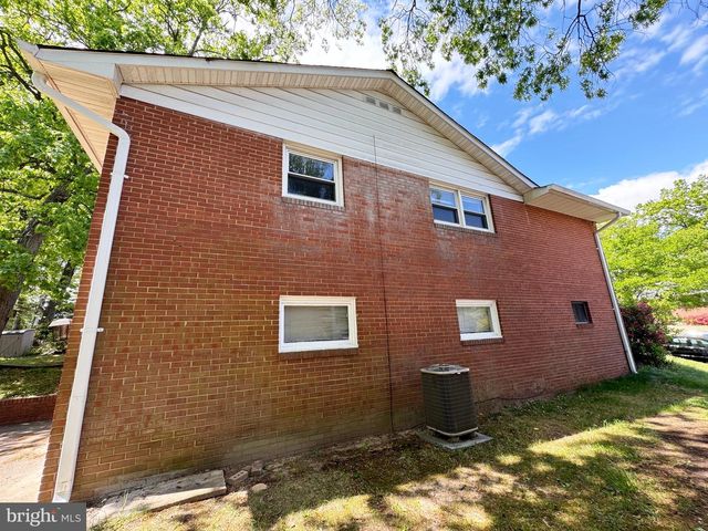 9017 SAINT ANDREWS PL, College Park, MD 20740