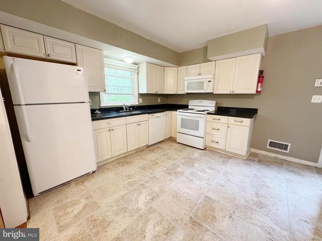 9017 SAINT ANDREWS PL, College Park, MD 20740