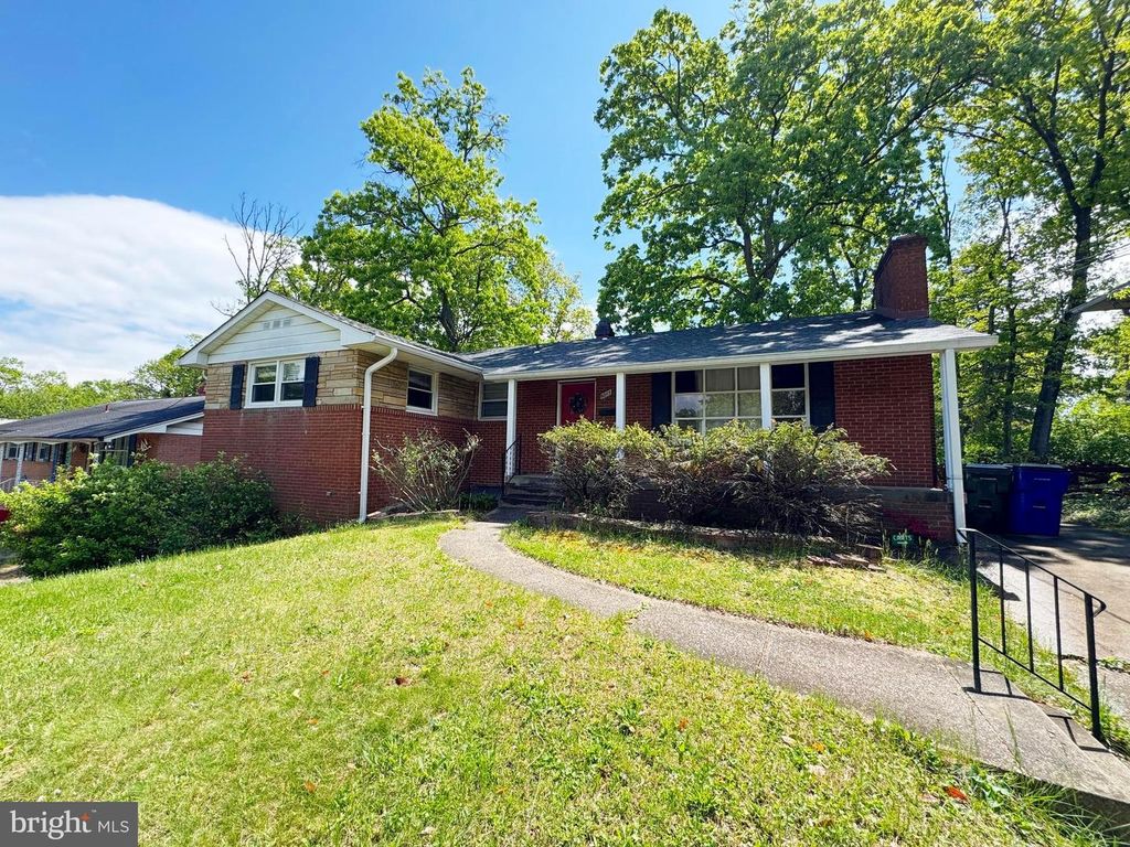 9017 SAINT ANDREWS PL, College Park, MD 20740