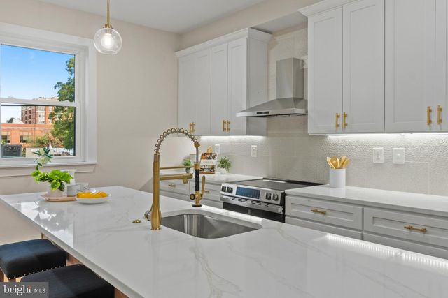 3921 ROLAND AVE, Baltimore, MD 21211