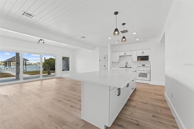 845 BAY ESPLANADE, Clearwater Beach, FL 33767