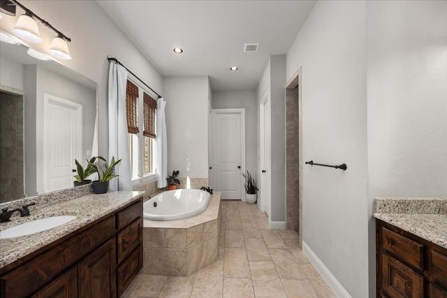 7817 Bella Flora Drive, Fort Worth, TX 76126