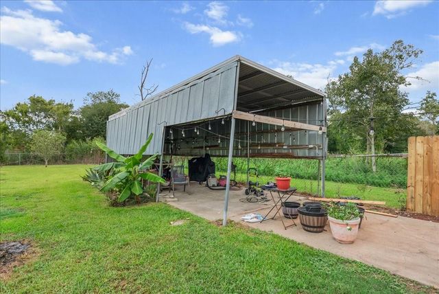 15918 Spinks Road, Alvin, TX 77511