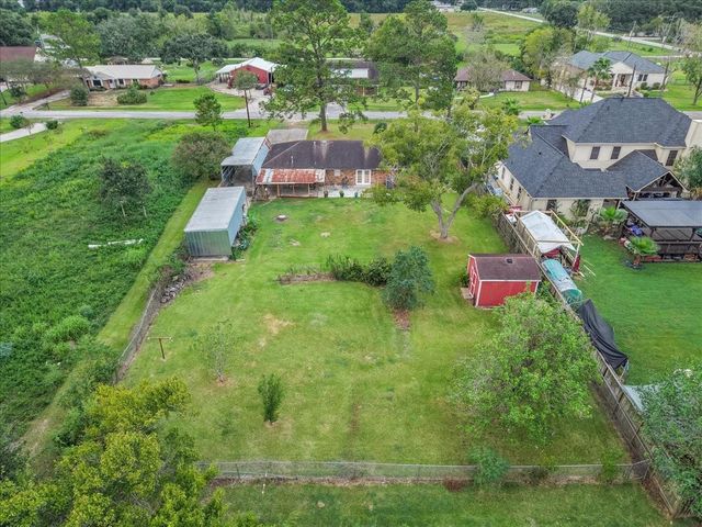 15918 Spinks Road, Alvin, TX 77511