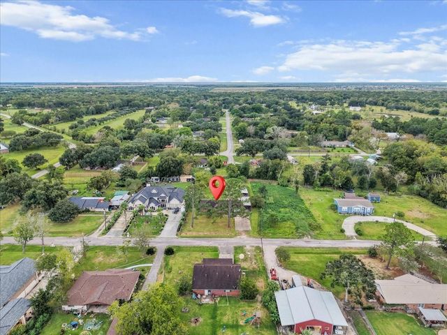 15918 Spinks Road, Alvin, TX 77511
