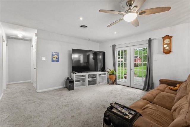 15918 Spinks Road, Alvin, TX 77511