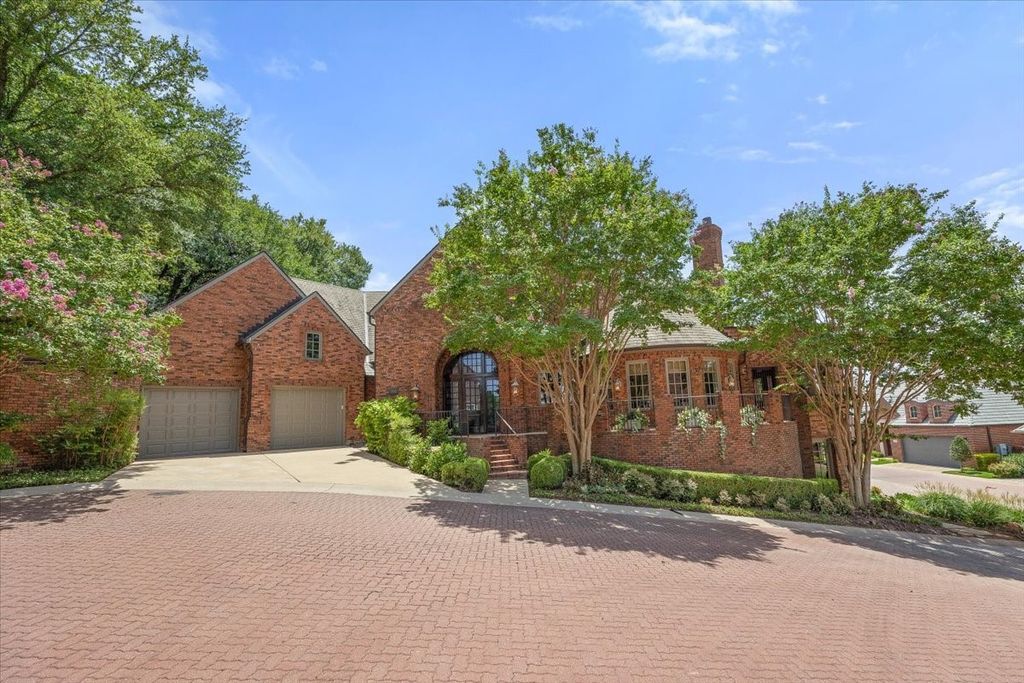 4942 Westbriar Drive, Fort Worth, TX 76109