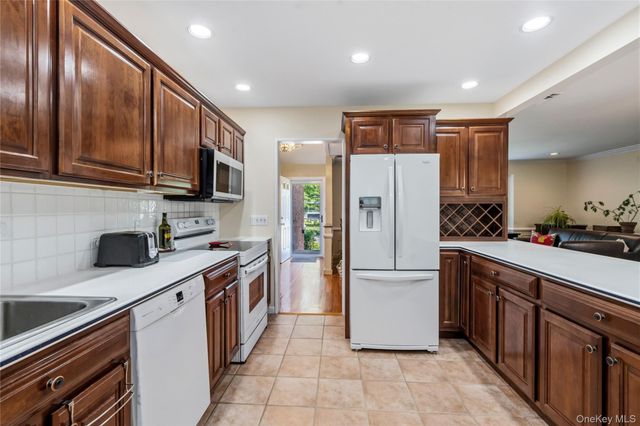 128 Atkinson Road, Rockville Centre, NY 11570
