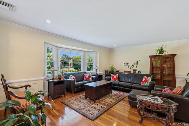128 Atkinson Road, Rockville Centre, NY 11570
