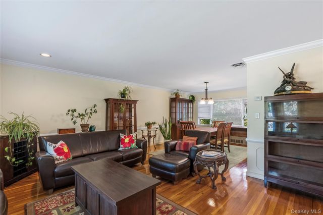 128 Atkinson Road, Rockville Centre, NY 11570