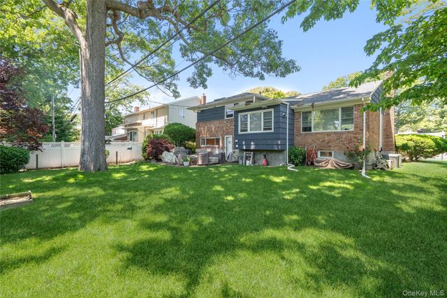 128 Atkinson Road, Rockville Centre, NY 11570