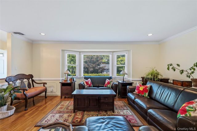 128 Atkinson Road, Rockville Centre, NY 11570
