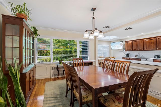 128 Atkinson Road, Rockville Centre, NY 11570