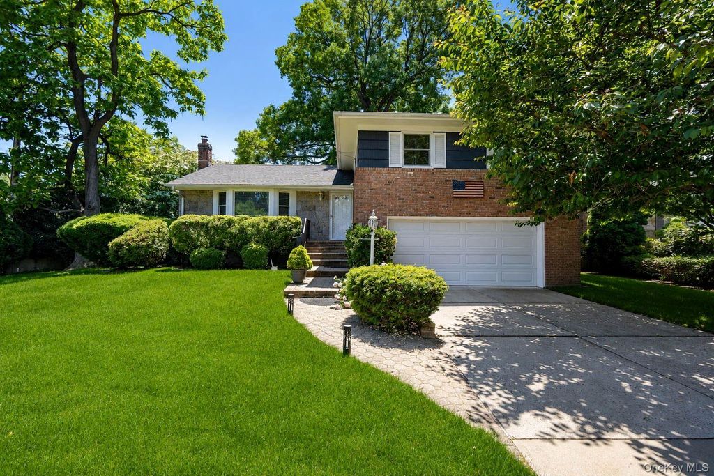 128 Atkinson Road, Rockville Centre, NY 11570