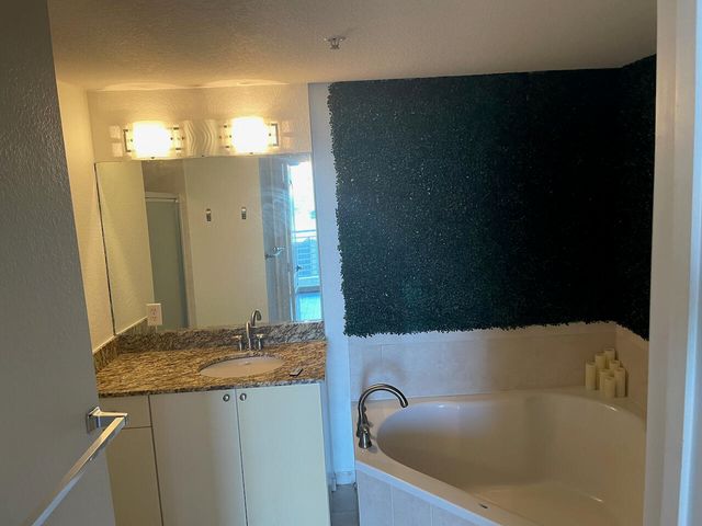 1830 Radius Drive 307, Hollywood, FL 33020