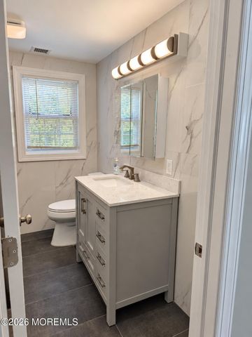 122 Oakwood Place, Forked River, NJ 08731