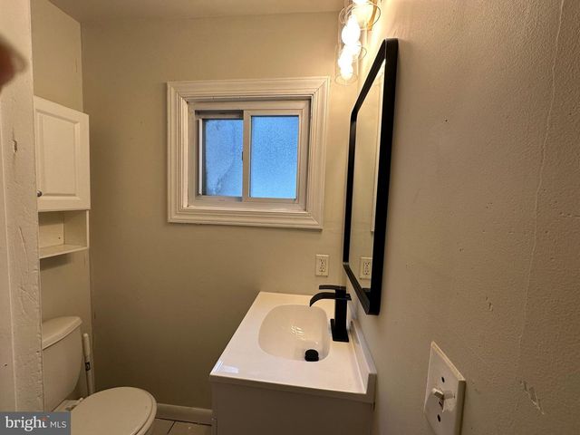 25 WOODLAND AVE, Coatesville, PA 19320