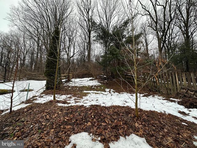 25 WOODLAND AVE, Coatesville, PA 19320