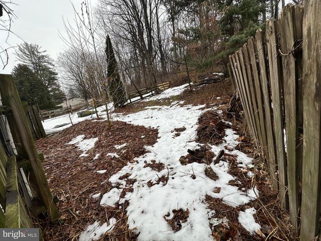 25 WOODLAND AVE, Coatesville, PA 19320