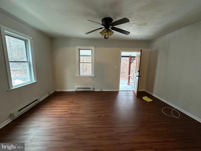 25 WOODLAND AVE, Coatesville, PA 19320