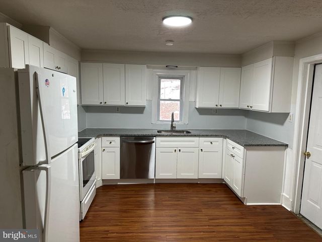 25 WOODLAND AVE, Coatesville, PA 19320