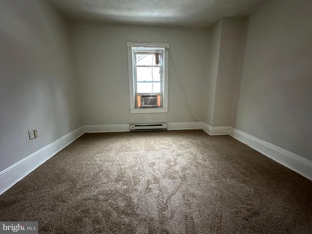 25 WOODLAND AVE, Coatesville, PA 19320