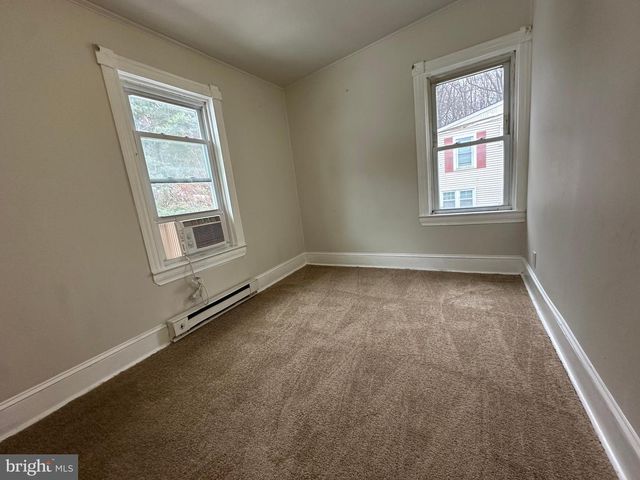 25 WOODLAND AVE, Coatesville, PA 19320