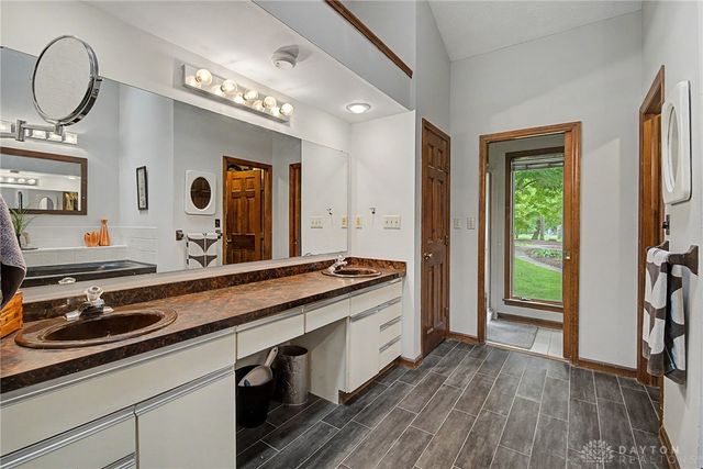 6411 Shadow Lake Trail, Centerville, OH 45459