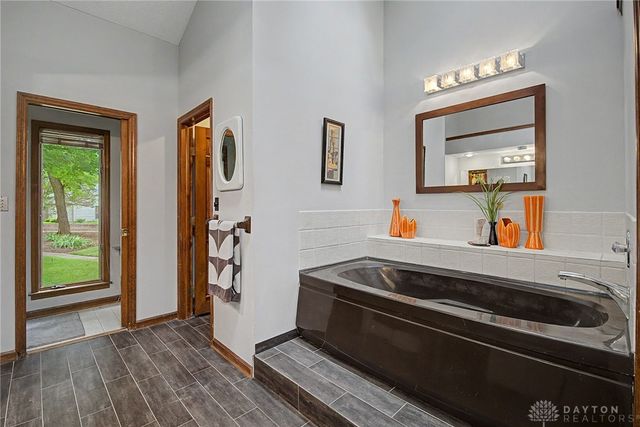 6411 Shadow Lake Trail, Centerville, OH 45459