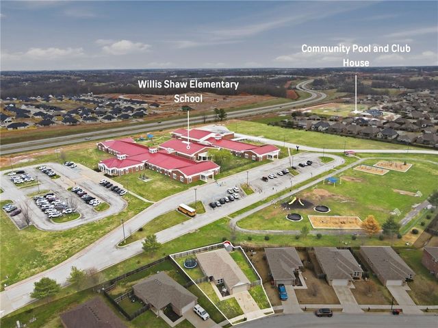 7964 Bridgegate Avenue, Springdale, AR 72762