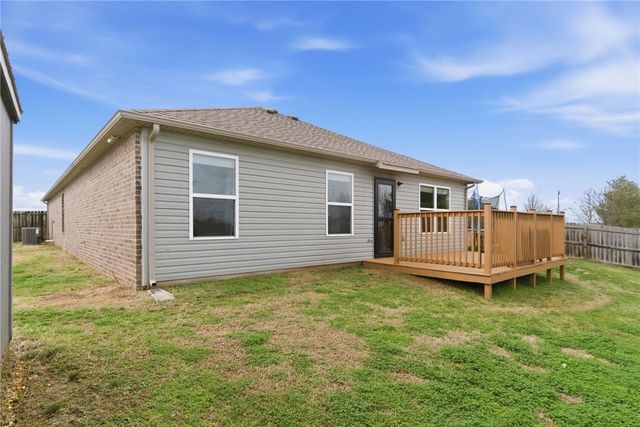 7964 Bridgegate Avenue, Springdale, AR 72762