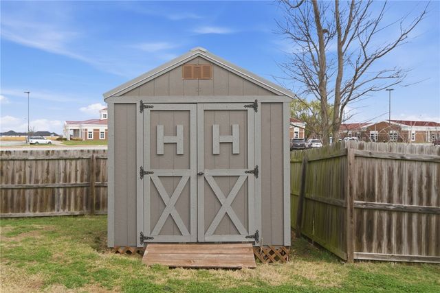 7964 Bridgegate Avenue, Springdale, AR 72762