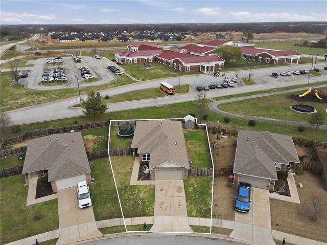 7964 Bridgegate Avenue, Springdale, AR 72762