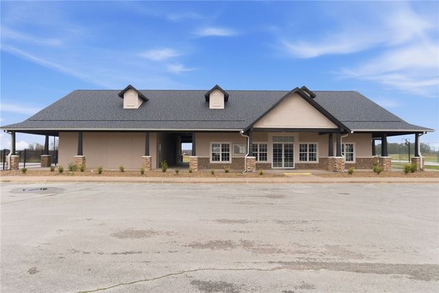 7964 Bridgegate Avenue, Springdale, AR 72762