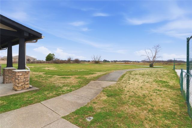 7964 Bridgegate Avenue, Springdale, AR 72762