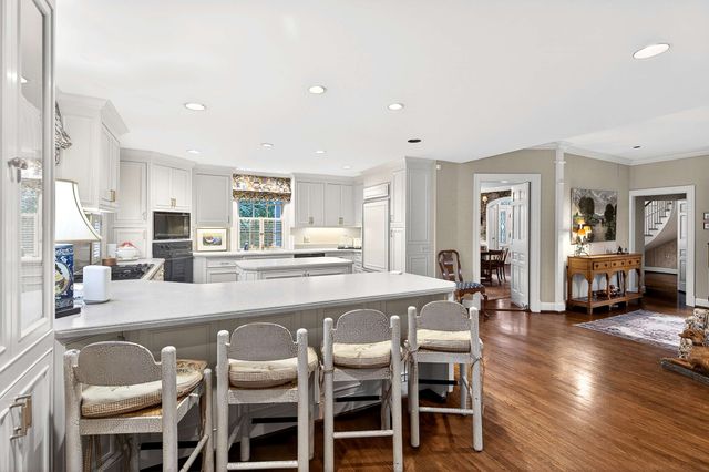 225 Deer Park Dr, Nashville, TN 37205
