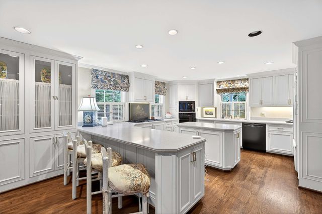225 Deer Park Dr, Nashville, TN 37205