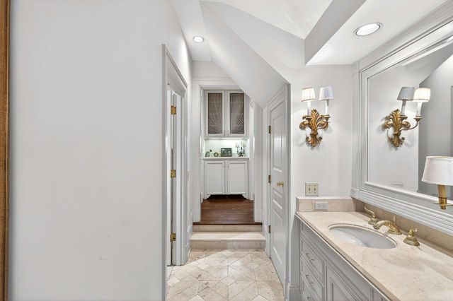 225 Deer Park Dr, Nashville, TN 37205