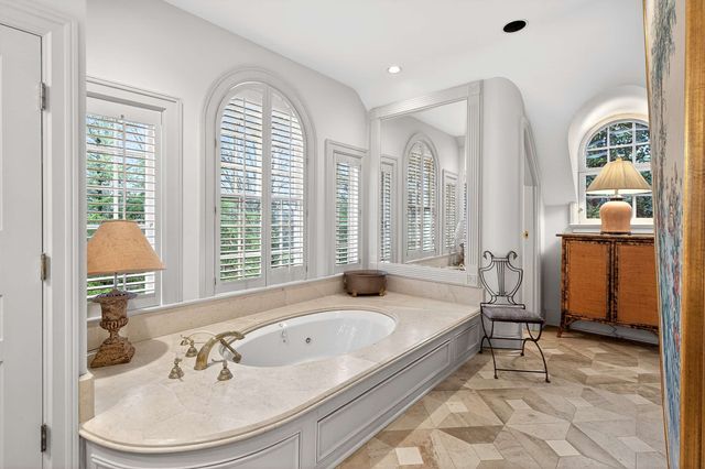 225 Deer Park Dr, Nashville, TN 37205
