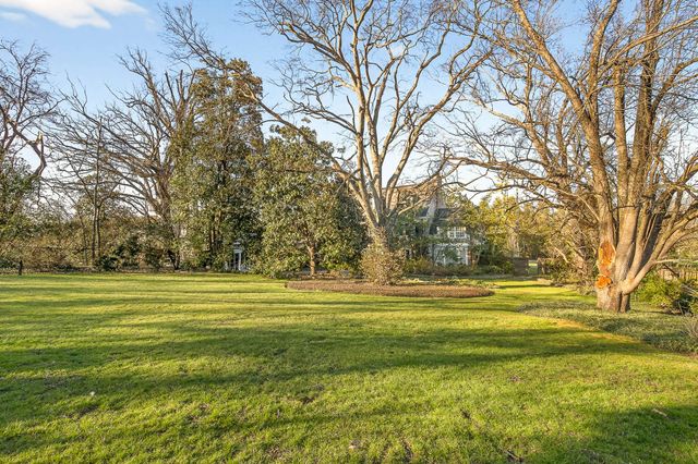 225 Deer Park Dr, Nashville, TN 37205